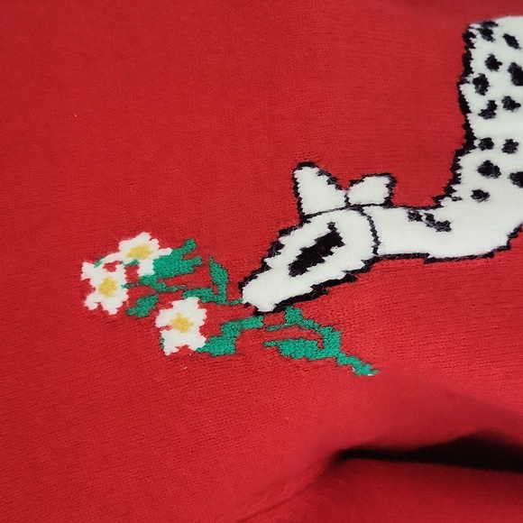 Red Deer Pattern Sweater - Picture 4 of 11